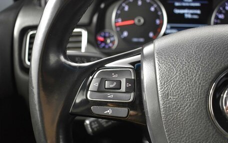 Volkswagen Touareg III, 2011 год, 1 672 000 рублей, 14 фотография