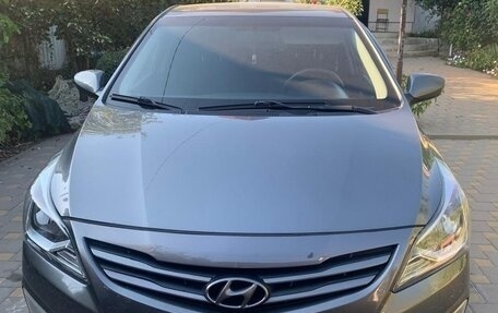 Hyundai Solaris II рестайлинг, 2015 год, 950 000 рублей, 1 фотография