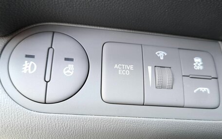 Hyundai Grand Starex Grand Starex I рестайлинг 2, 2020 год, 3 790 000 рублей, 6 фотография