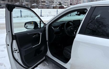 Toyota RAV4, 2021 год, 3 950 000 рублей, 6 фотография