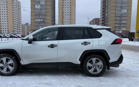 Toyota RAV4, 2021 год, 3 950 000 рублей, 4 фотография
