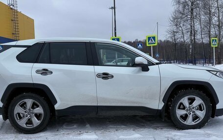 Toyota RAV4, 2021 год, 3 950 000 рублей, 3 фотография