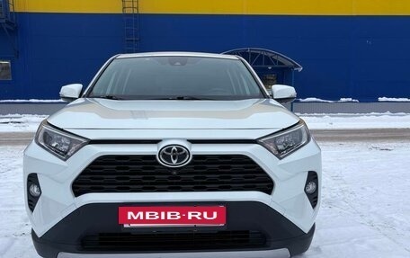 Toyota RAV4, 2021 год, 3 950 000 рублей, 2 фотография
