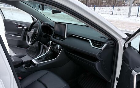 Toyota RAV4, 2021 год, 3 950 000 рублей, 8 фотография