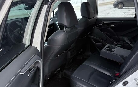 Toyota RAV4, 2021 год, 3 950 000 рублей, 9 фотография