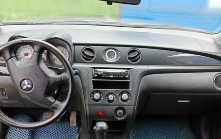 Mitsubishi Outlander III рестайлинг 3, 2007 год, 800 000 рублей, 6 фотография