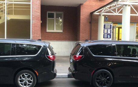 Chrysler Pacifica (RU), 2019 год, 5 500 000 рублей, 5 фотография