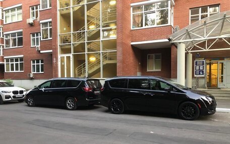 Chrysler Pacifica (RU), 2019 год, 5 500 000 рублей, 4 фотография