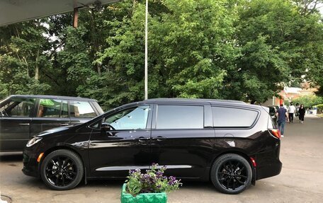 Chrysler Pacifica (RU), 2019 год, 5 500 000 рублей, 8 фотография