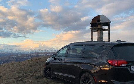 Chrysler Pacifica (RU), 2019 год, 5 500 000 рублей, 9 фотография