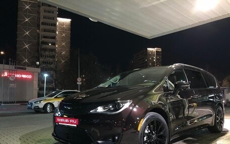 Chrysler Pacifica (RU), 2019 год, 5 500 000 рублей, 11 фотография