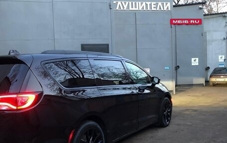 Chrysler Pacifica (RU), 2019 год, 5 500 000 рублей, 13 фотография