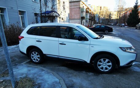 Mitsubishi Outlander III рестайлинг 3, 2015 год, 1 600 000 рублей, 11 фотография