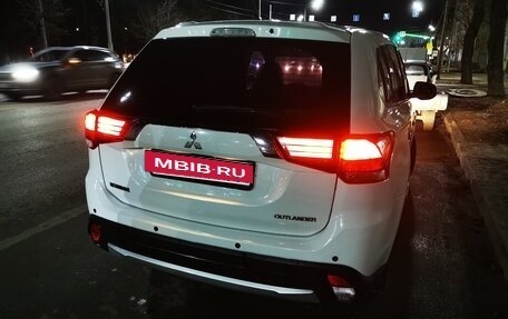 Mitsubishi Outlander III рестайлинг 3, 2015 год, 1 600 000 рублей, 2 фотография