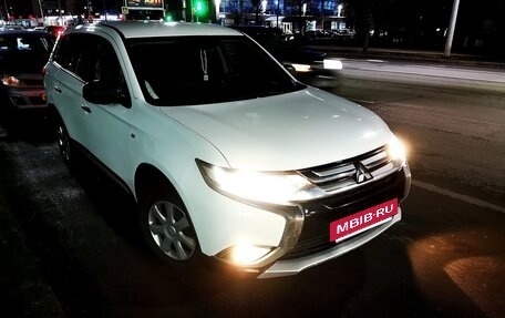 Mitsubishi Outlander III рестайлинг 3, 2015 год, 1 600 000 рублей, 5 фотография