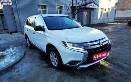 Mitsubishi Outlander III рестайлинг 3, 2015 год, 1 600 000 рублей, 12 фотография
