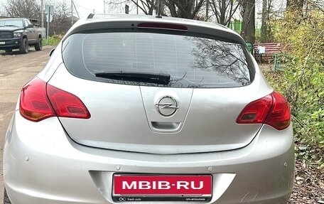 Opel Astra J, 2011 год, 600 000 рублей, 1 фотография