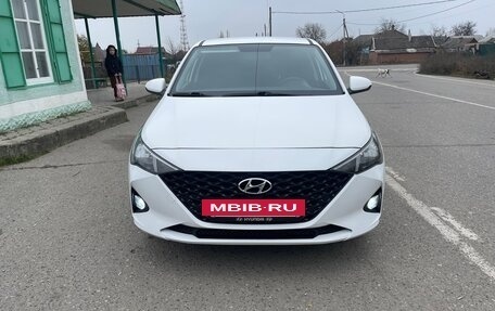 Hyundai Solaris II рестайлинг, 2021 год, 1 600 000 рублей, 2 фотография