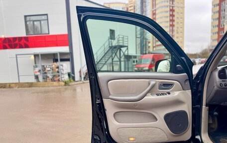 Toyota Sequoia II рестайлинг, 2002 год, 1 395 000 рублей, 22 фотография