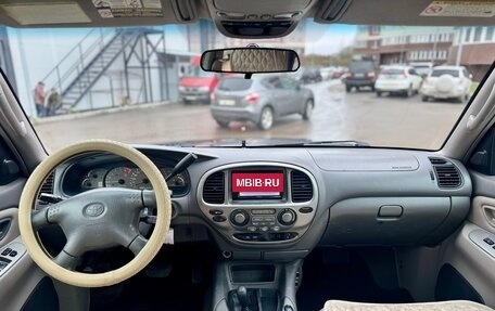 Toyota Sequoia II рестайлинг, 2002 год, 1 395 000 рублей, 24 фотография