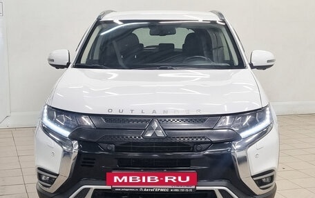 Mitsubishi Outlander III рестайлинг 3, 2022 год, 2 145 000 рублей, 2 фотография