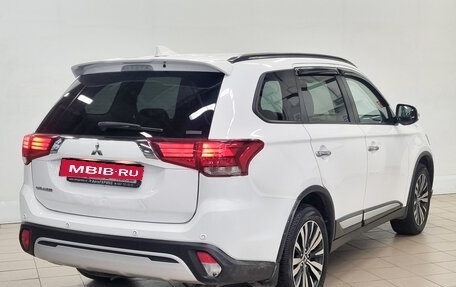 Mitsubishi Outlander III рестайлинг 3, 2022 год, 2 145 000 рублей, 4 фотография