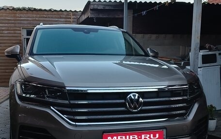 Volkswagen Touareg III, 2018 год, 4 800 000 рублей, 1 фотография