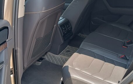 Volkswagen Touareg III, 2018 год, 4 800 000 рублей, 7 фотография