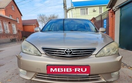 Toyota Camry V40, 2004 год, 750 000 рублей, 2 фотография