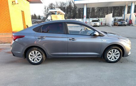 Hyundai Solaris II рестайлинг, 2017 год, 1 400 000 рублей, 2 фотография