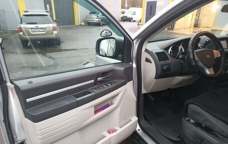 Dodge Caravan V, 2009 год, 950 000 рублей, 13 фотография