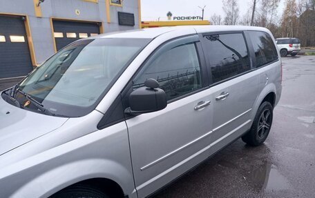 Dodge Caravan V, 2009 год, 950 000 рублей, 18 фотография