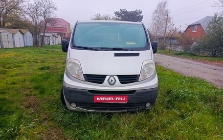 Renault Trafic, 2011 год, 980 000 рублей, 2 фотография