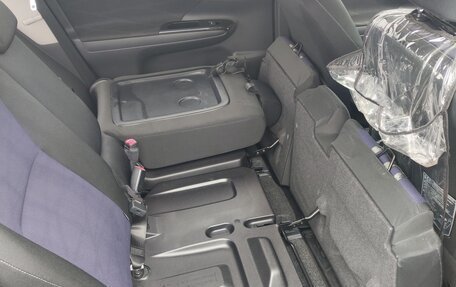 Toyota Wish II, 2012 год, 1 450 000 рублей, 17 фотография