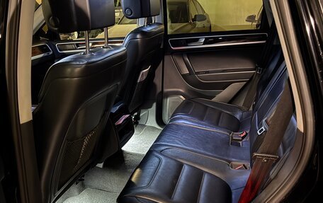 Volkswagen Touareg III, 2011 год, 1 990 000 рублей, 11 фотография