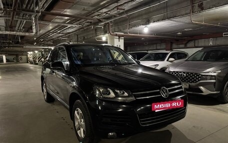 Volkswagen Touareg III, 2011 год, 1 990 000 рублей, 2 фотография