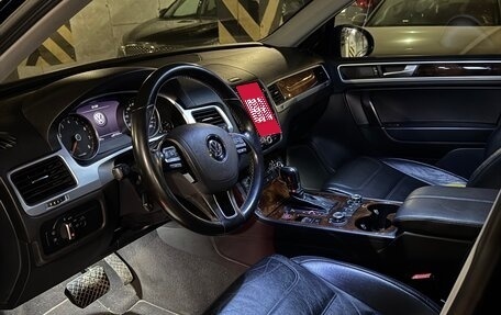 Volkswagen Touareg III, 2011 год, 1 990 000 рублей, 10 фотография