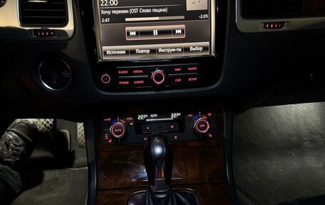 Volkswagen Touareg III, 2011 год, 1 990 000 рублей, 14 фотография