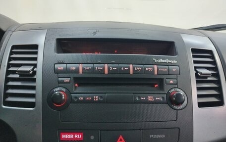 Mitsubishi Outlander III рестайлинг 3, 2008 год, 650 000 рублей, 11 фотография