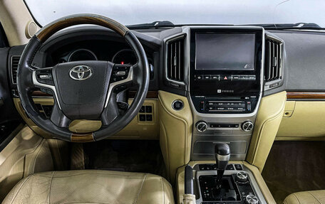 Toyota Land Cruiser 200, 2016 год, 4 997 000 рублей, 12 фотография