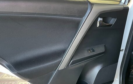 Toyota RAV4, 2015 год, 2 000 000 рублей, 10 фотография