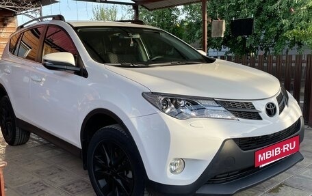 Toyota RAV4, 2015 год, 2 000 000 рублей, 3 фотография