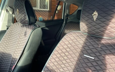 Toyota RAV4, 2015 год, 2 000 000 рублей, 13 фотография