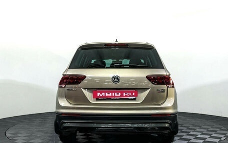 Volkswagen Tiguan II, 2017 год, 2 697 000 рублей, 6 фотография