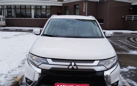Mitsubishi Outlander III рестайлинг 3, 2018 год, 2 500 000 рублей, 1 фотография