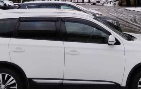 Mitsubishi Outlander III рестайлинг 3, 2018 год, 2 500 000 рублей, 4 фотография