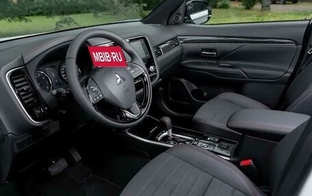 Mitsubishi Outlander III рестайлинг 3, 2018 год, 2 500 000 рублей, 6 фотография