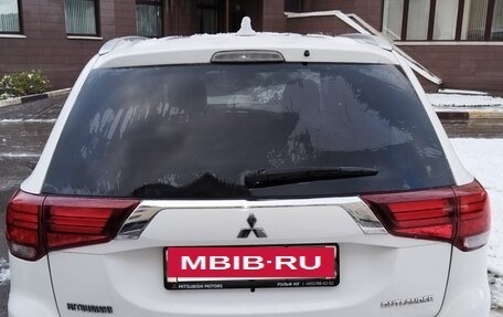 Mitsubishi Outlander III рестайлинг 3, 2018 год, 2 500 000 рублей, 2 фотография