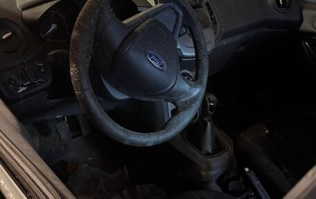 Ford Fiesta, 2015 год, 200 000 рублей, 8 фотография