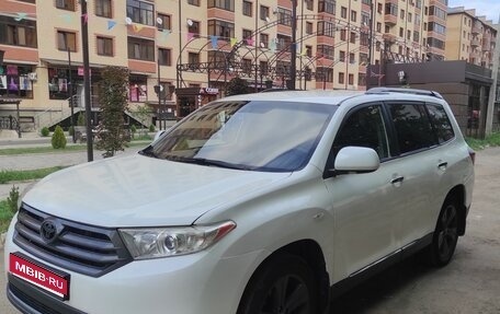 Toyota Highlander III, 2011 год, 1 850 000 рублей, 1 фотография